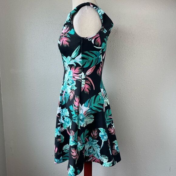 NWOT Guess Dress Size M - Picture 3 of 8